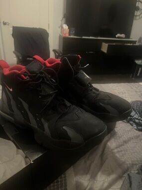 ike Air DT Max '96 'Falcons' Black Anthracite Red HQ3620-010 Deion Sanders